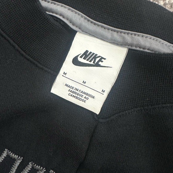 Nike size medium youth boys black pullover crewneck sweatshirt stitched Nike - Picture 6 of 10